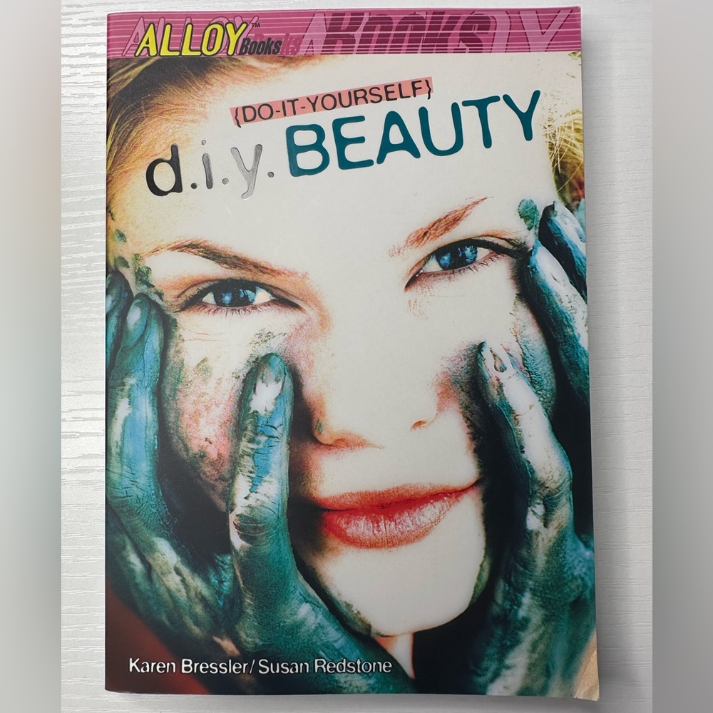 🛍️BUNDLE DEAL🛍️ - {DO-IT-YOURSELF} d.i.y. Beauty Paperback Book